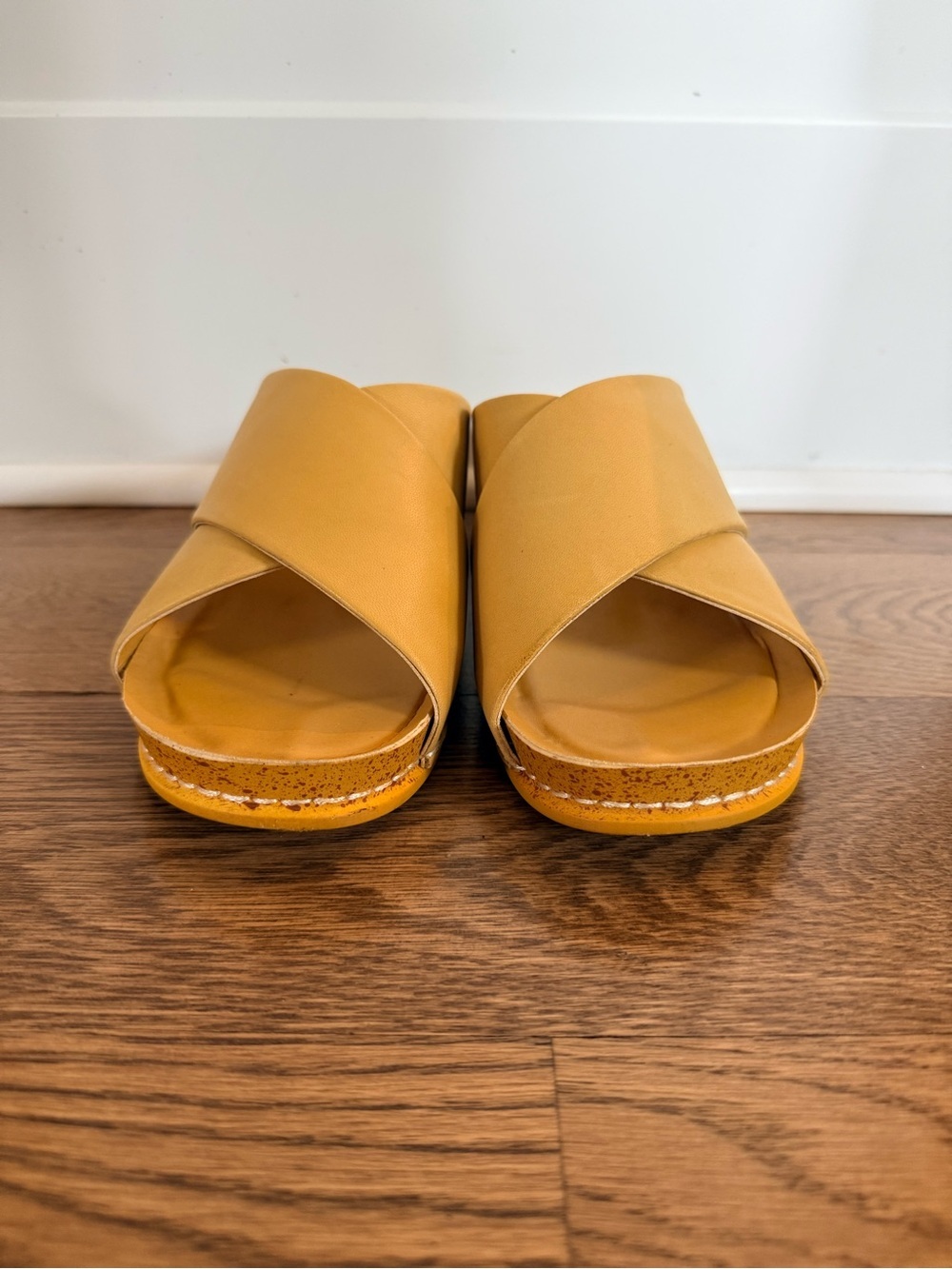 Ayalla by Antelope Daffodil Leather Cross Strap Slide Sandals EU 39 - Picture 3 of 9